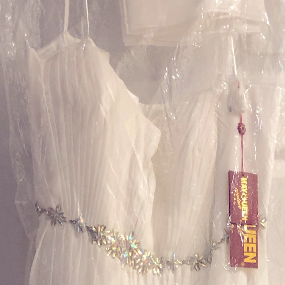 ๐ May Queen Ivory Dress with empire bling waist, extra straps and shawl size 26w - Picture 6 of 16
